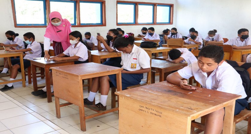 SMPN 1 Langke Rembong Melaksanakan PAS  Secara  Daring