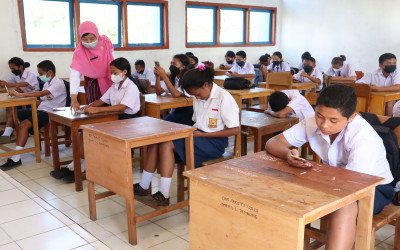SMPN 1 Langke Rembong Melaksanakan PAS  Secara  Daring